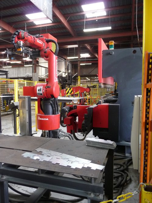 138 TON, AMADA,ASTRO 100 MH AUTOMATED BENDING ROBOT,FBDIII1253M,2001
