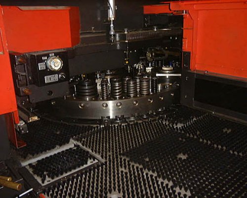 33 Ton, AMADA, VIPROS 358 KINGII, FANUC 18P, 4 A/I. MFG: 2000