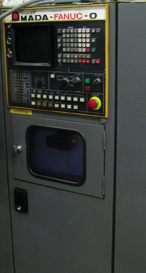 33 Ton, AMADA, OCTO 334,FANUC 6M, 8 STA., 1 A/I, THICK STYLE, 1984,
