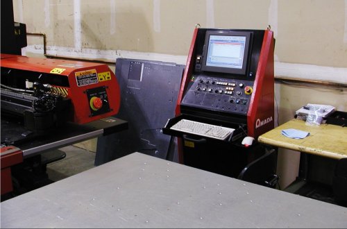 22 Ton, AMADA EM 2510NT, 45 STATION, 4 AUTO INDEX, 2004