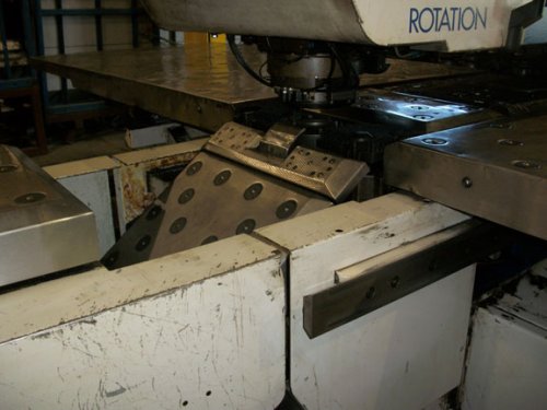 27.5 Ton, TRUMPF TC500R BOSCH CNC, 18 STATION ROTATION, MFG:1993