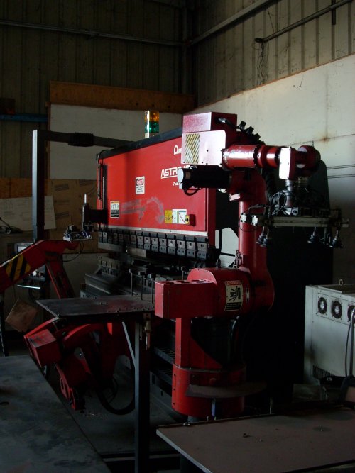 138 TON, AMADA,ASTRO 100 MH AUTOMATED BENDING ROBOT,FBDIII1253M,2000