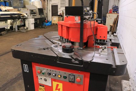 9-5/8 x 9-5/8 X 1/8 AMADA CSW-250 NOTCHER, MFG:1988