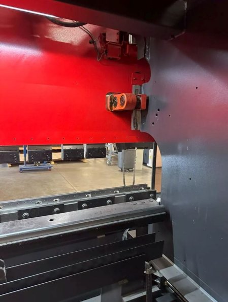 250 TON X 169.3 AMADA HG2204M10 AMADA AMNC/3I,8-AXIS,MFG:2016