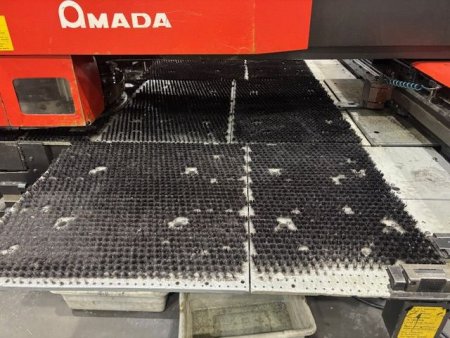 22 TON AMADA PEGA 255 TURRET PUNCH W/ FANUC 18P CNC CONTROL,MFG:2002