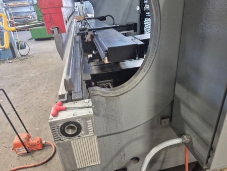175 Ton x 12' Cincinnati 175BX10 Press Brake, 5-Axis CNC,Manufactured:12/2021
