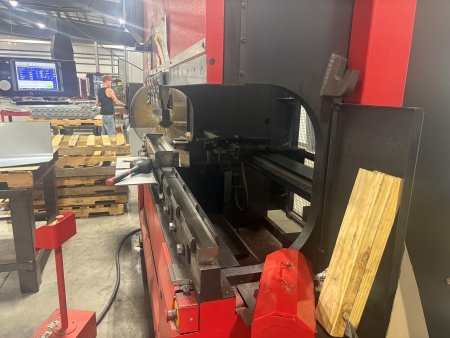 88 TON 8' AMADA HDS8025NT CNC PRESS BRAKE, MFG:2011