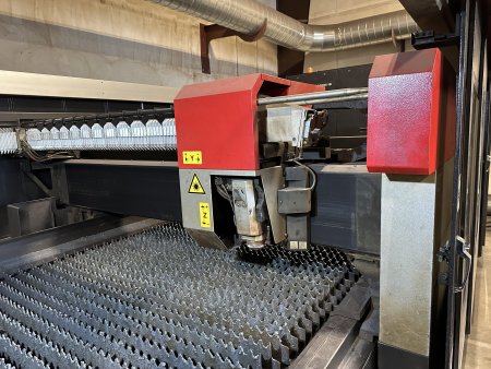 4000 WATT AMADA FOM2 3015NT CO2 LASER,MFG:2012 APPROX:9500 LEFT ON TURBO BLOWER